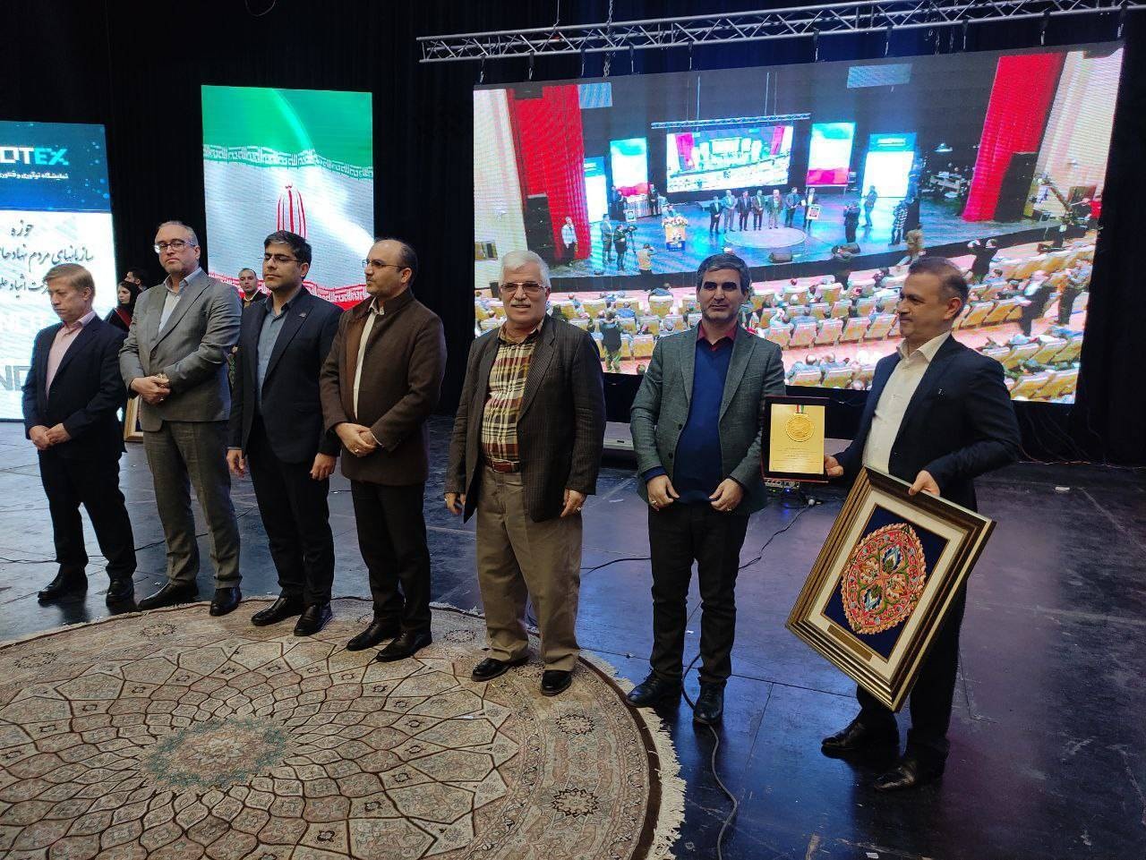 جایزه ملی فناوری ایران به بانک قرضالحسنه مهر ایران رسید جایزه ملی فناوری ایران به بانک قرضالحسنه مهر ایران رسید