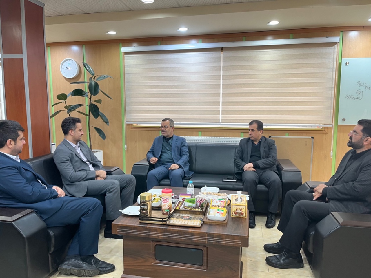 تأکید نماینده مجلس بر استفاده از ظرفیت بانک قرضالحسنه مهر ایران برای رونق اقتصادی تأکید نماینده مجلس بر استفاده از ظرفیت بانک قرضالحسنه مهر ایران برای رونق اقتصادی