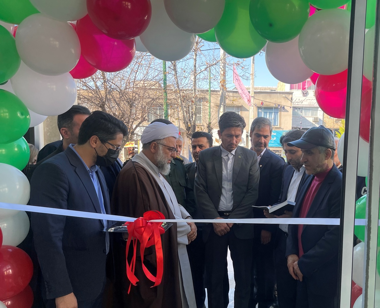 ساختمان جدید شعبه آزادشهر بانک قرض‌الحسنه مهر ایران افتتاح شد