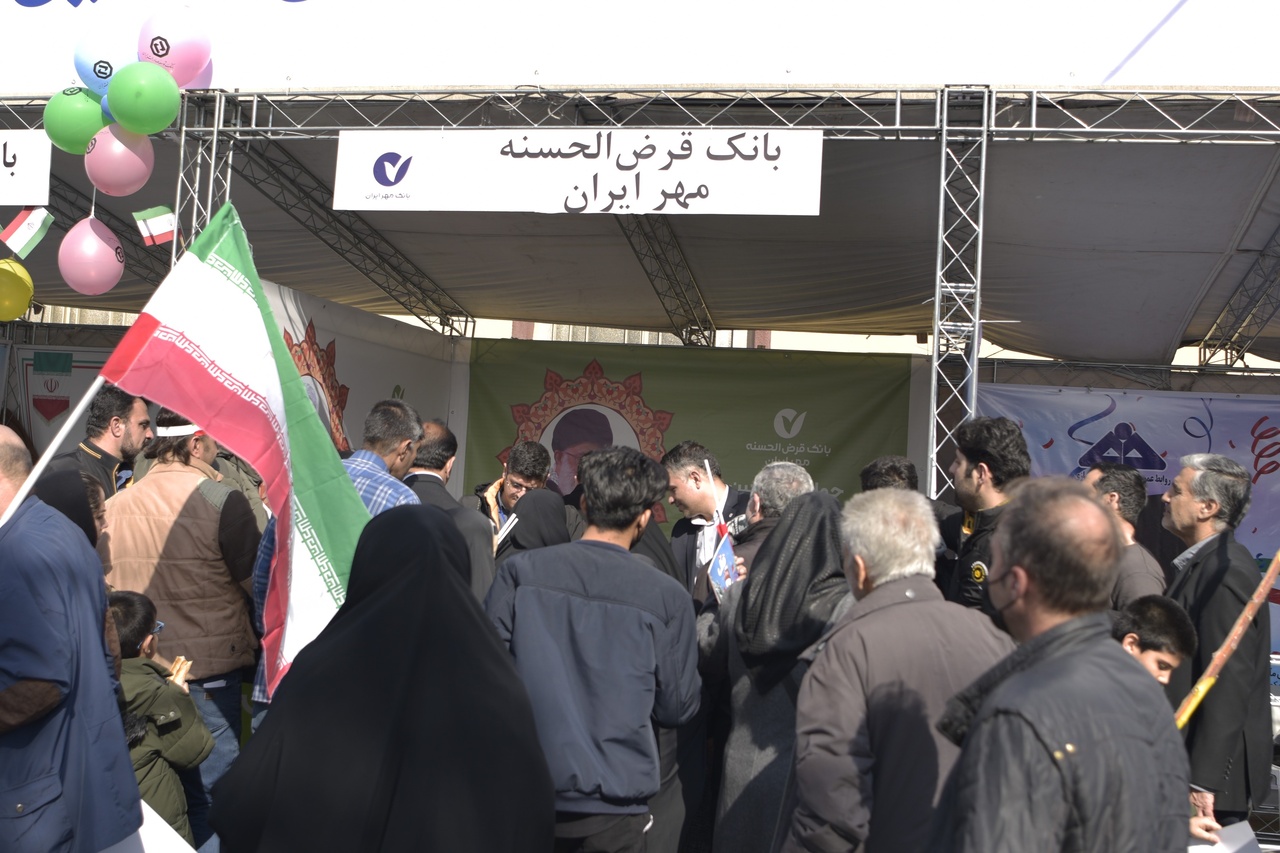 غرفه بانک قرض‌الحسنه مهر ایران در راهپیمایی یوم الله ۲۲ بهمن