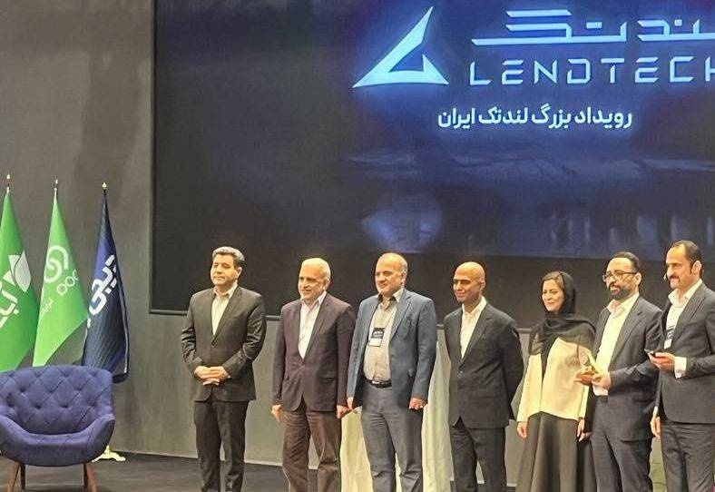 اهدای تندیس رویداد بزرگ لندتک ایران به بانک قرضالحسنه مهر ایران