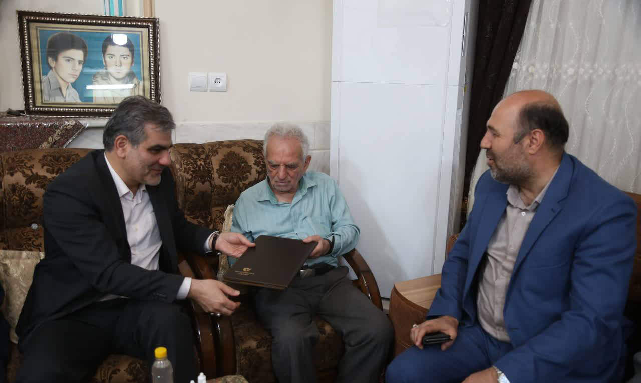 ارزش فعالیت بانک قرضالحسنه مهر ایران در این است که بدون ورود به بنگاهداری، تراز مالی مثبت دارد