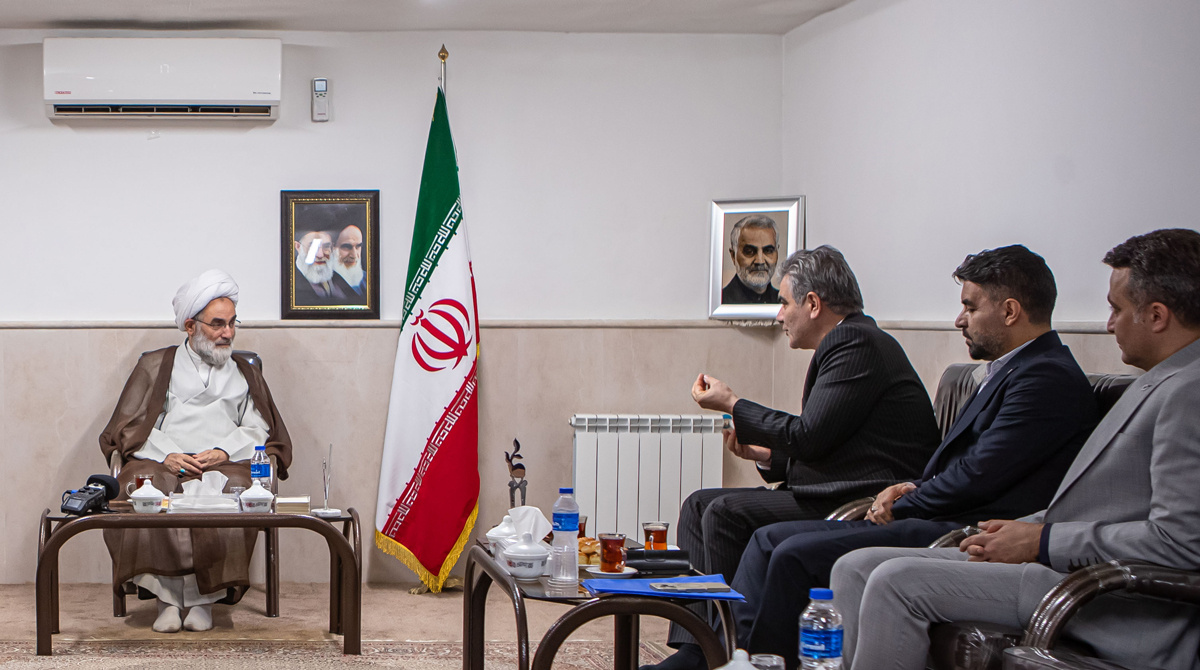 همراهی حوزه علمیه با بانک قرضالحسنه مهر ایران نقطه قوت این بانک است همراهی حوزه علمیه با بانک قرضالحسنه مهر ایران نقطه قوت این بانک است