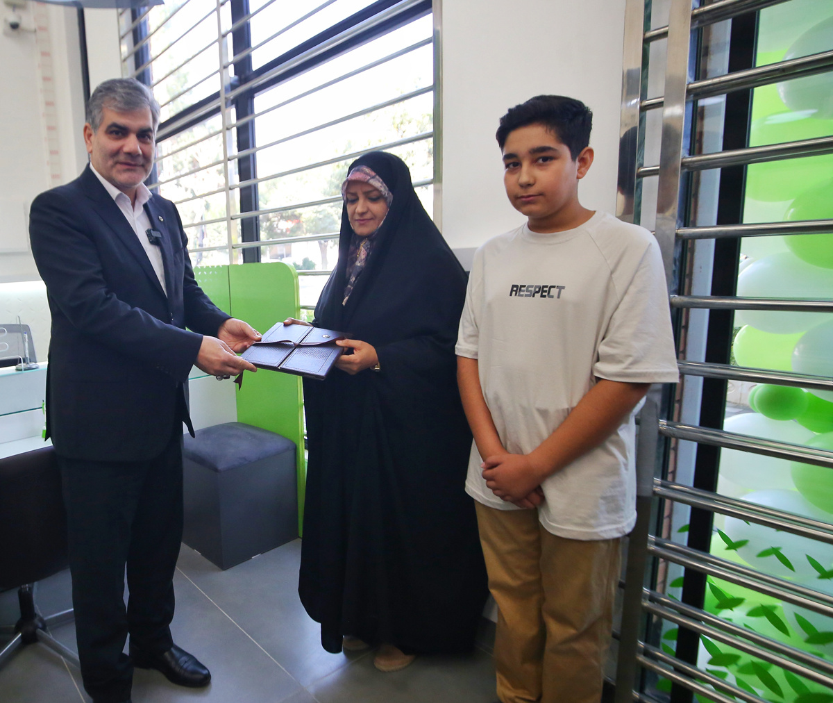 افتتاح ساختمانهای جدید شعب بعثت و امامزاده عبدالله بانک قرضالحسنه مهر ایران در همدان