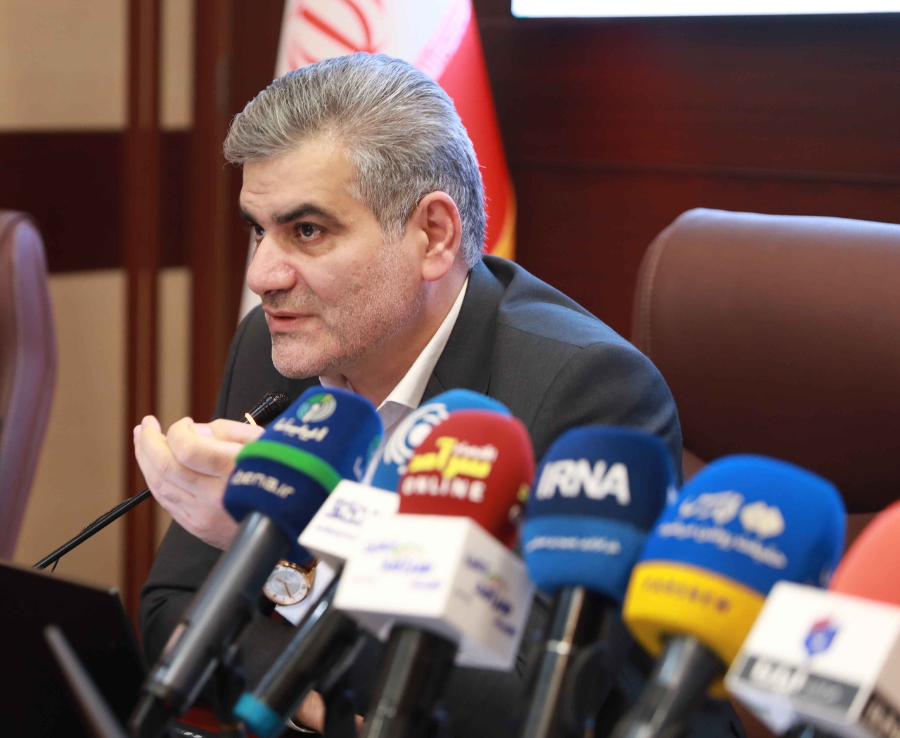 پرداخت وام قرضالحسنه تا سقف یک میلیارد تومان به اصناف برای نخستین بار پرداخت وام قرضالحسنه تا سقف یک میلیارد تومان به اصناف برای نخستین بار