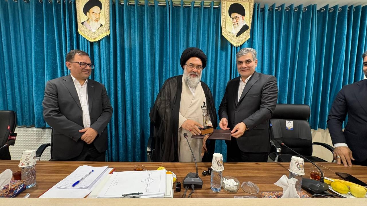 گسترش قرضالحسنه موجب کاهش تورم و افزایش امید در جامعه میشود