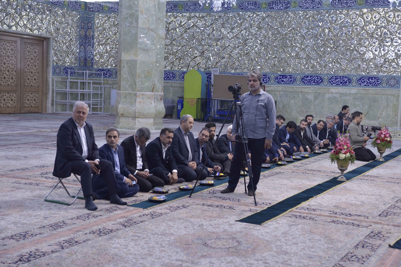 حضور مدیران بانک قرضالحسنه مهر ایران در آیین غبارروبی حرم حضرت معصومه(س)