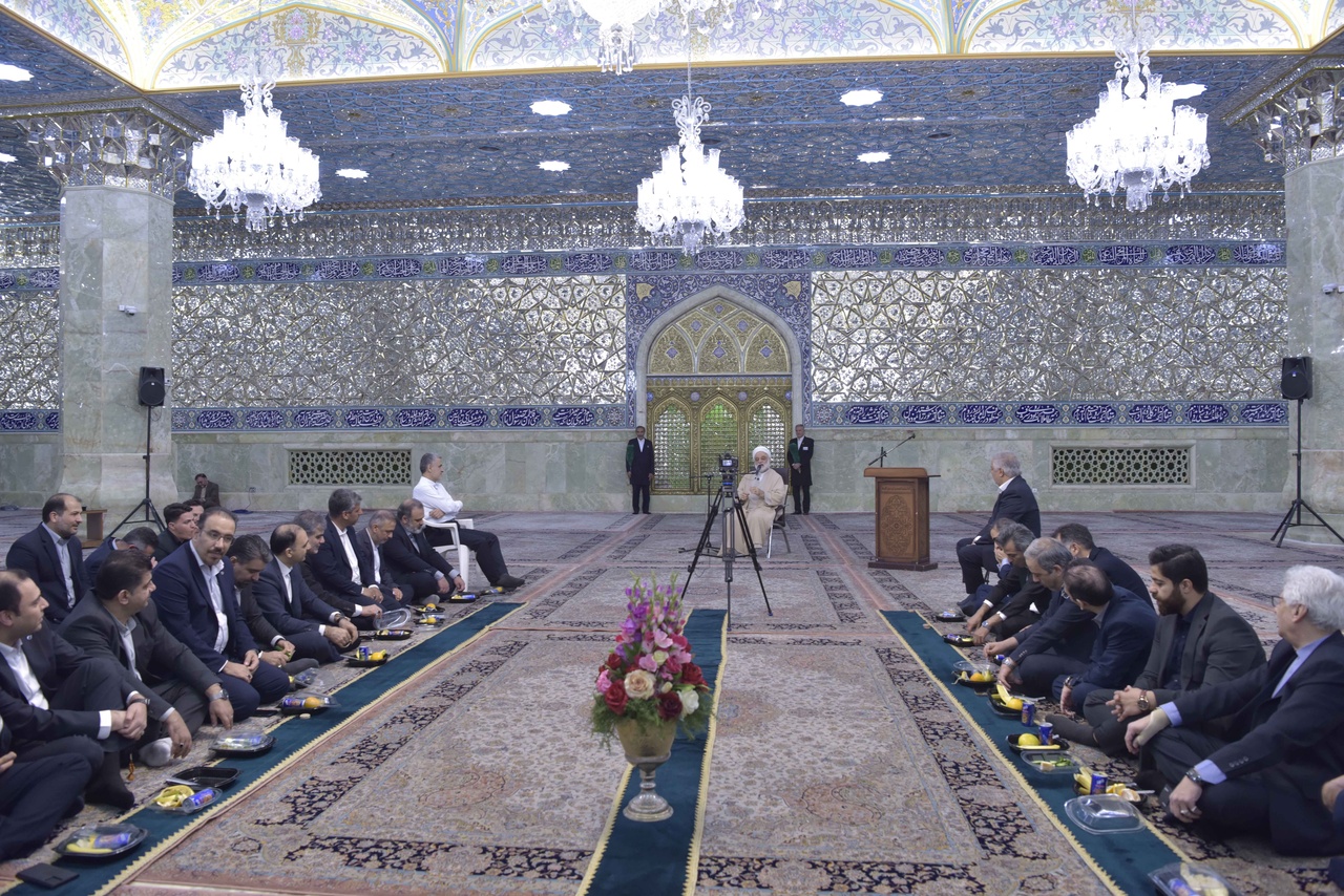 حضور مدیران بانک قرضالحسنه مهر ایران در آیین غبارروبی حرم حضرت معصومه(س) حضور مدیران بانک قرضالحسنه مهر ایران در آیین غبارروبی حرم حضرت معصومه(س)