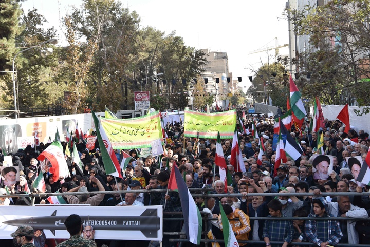 حضور مدیران و کارکنان بانک در راهپیمایی ۱۳ آبان تهران