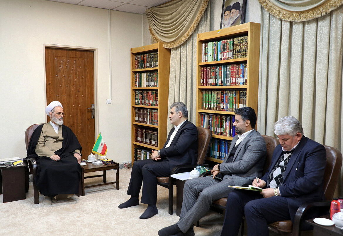 دیدار مدیرعامل بانک قرض‌الحسنه مهر ایران با آیت‌الله اعرافی