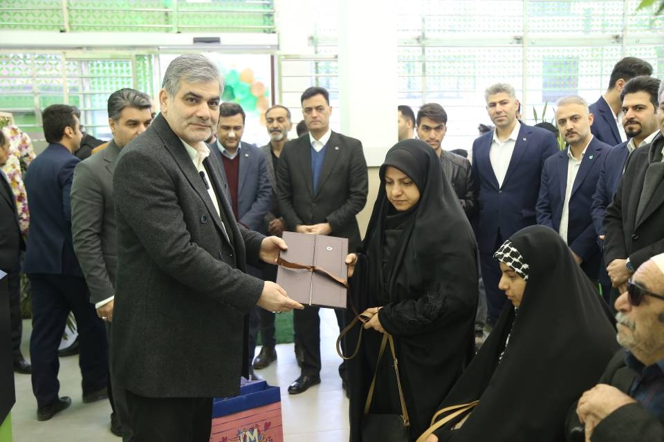 ساختمان جدید شعبه کشاورز بانک مهر ایران در سنندج افتتاح شد