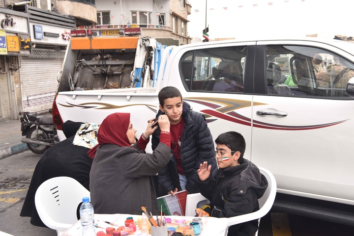 حضور مدیران و کارکنان بانک قرض‌الحسنه مهر ایران در راهپیمایی یوم‌الله ۲۲ بهمن