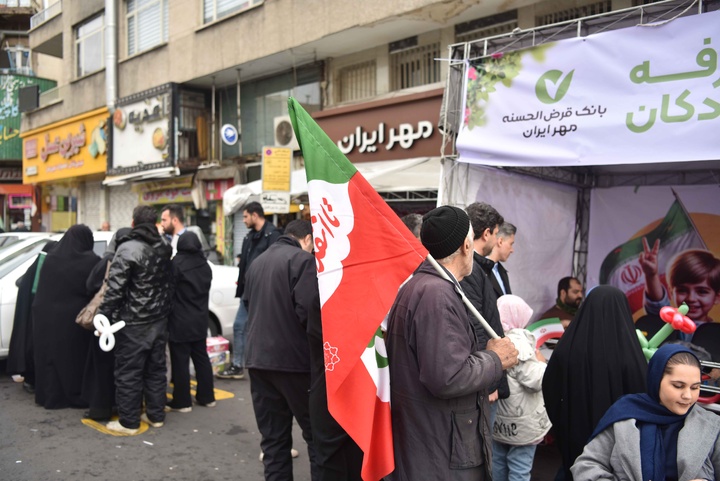 حضور مدیران و کارکنان بانک قرض‌الحسنه مهر ایران در راهپیمایی یوم‌الله ۲۲ بهمن