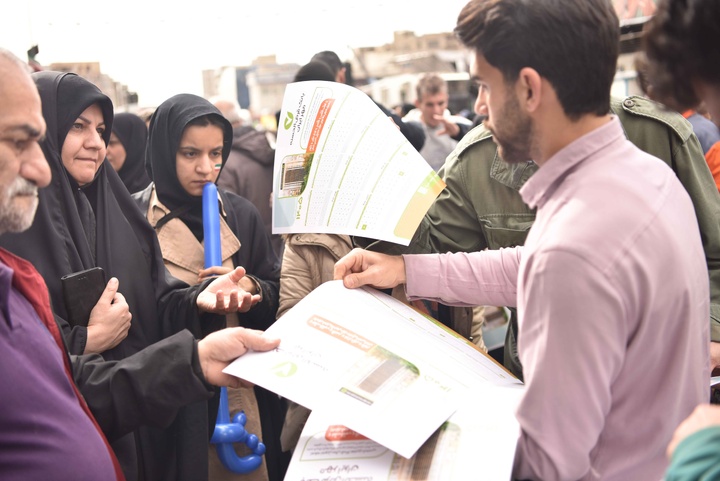 حضور مدیران و کارکنان بانک قرض‌الحسنه مهر ایران در راهپیمایی یوم‌الله ۲۲ بهمن