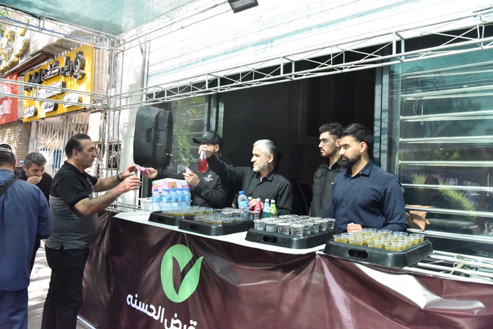 خدمت‌رسانی موکب کارکنان بانک مهر ایران در مراسم وداع با رهبر شهید انقلاب اسلامی