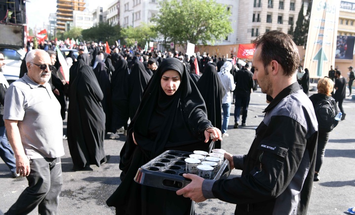 دومین روز خدمت‌رسانی موکب کارکنان بانک مهر ایران به عزاداران رهبر شهید انقلاب اسلامی