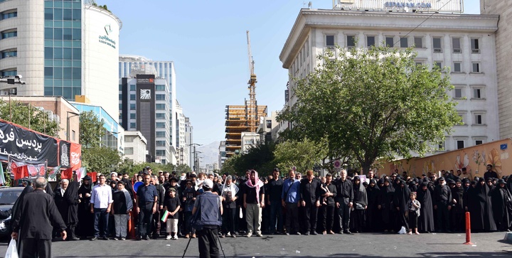 دومین روز خدمت‌رسانی موکب کارکنان بانک مهر ایران به عزاداران رهبر شهید انقلاب اسلامی