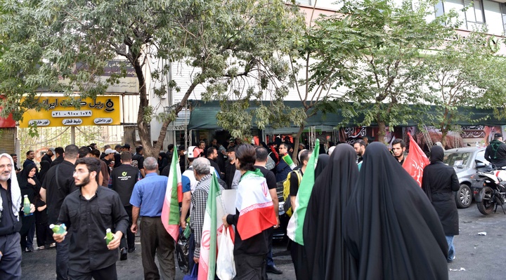 دومین روز خدمت‌رسانی موکب کارکنان بانک مهر ایران به عزاداران رهبر شهید انقلاب اسلامی