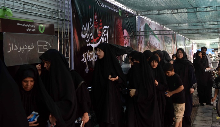 دومین روز خدمت‌رسانی موکب کارکنان بانک مهر ایران به عزاداران رهبر شهید انقلاب اسلامی