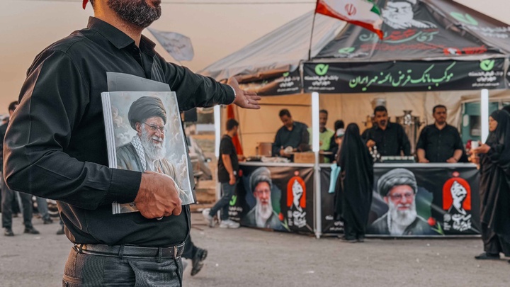 خدمت‌رسانی موکب کارکنان بانک مهر ایران به عزاداران رهبر شهید انقلاب اسلامی در شهر مقدس قم