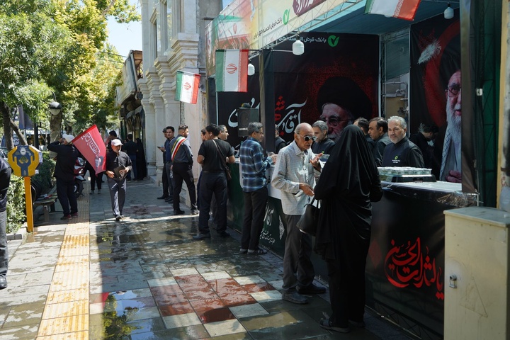 خدمت‌رسانی موکب کارکنان بانک مهر ایران به عزاداران رهبر شهید انقلاب اسلامی در مشهد مقدس