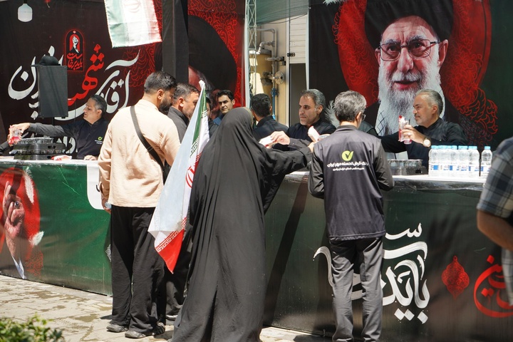 خدمت‌رسانی موکب کارکنان بانک مهر ایران به عزاداران رهبر شهید انقلاب اسلامی در مشهد مقدس