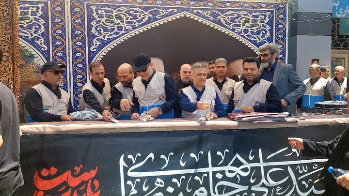 خدمت‌رسانی موکب کارکنان بانک مهر ایران به عزاداران رهبر شهید انقلاب اسلامی در مشهد مقدس